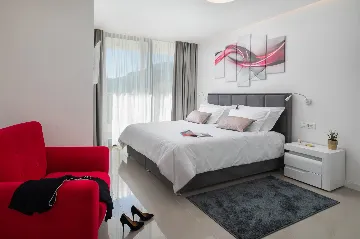 Modern 6-Bedroom Villa with Pool in Kaštel Kambelovac