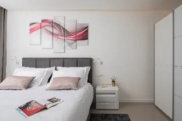 Modern 6-Bedroom Villa with Pool in Kaštel Kambelovac