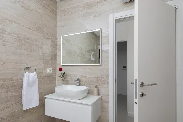 Modern 6-Bedroom Villa with Pool in Kaštel Kambelovac