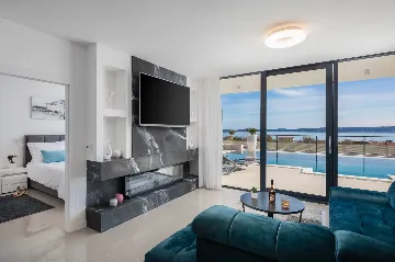 Modern 6-Bedroom Villa with Pool in Kaštel Kambelovac