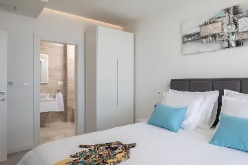 Modern 6-Bedroom Villa with Pool in Kaštel Kambelovac