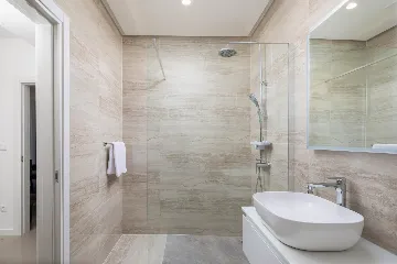 Modern 6-Bedroom Villa with Pool in Kaštel Kambelovac