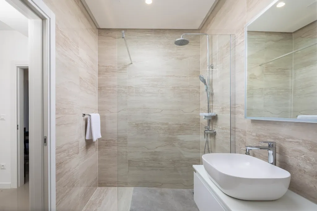 Modern 6-Bedroom Villa with Pool in Kaštel Kambelovac