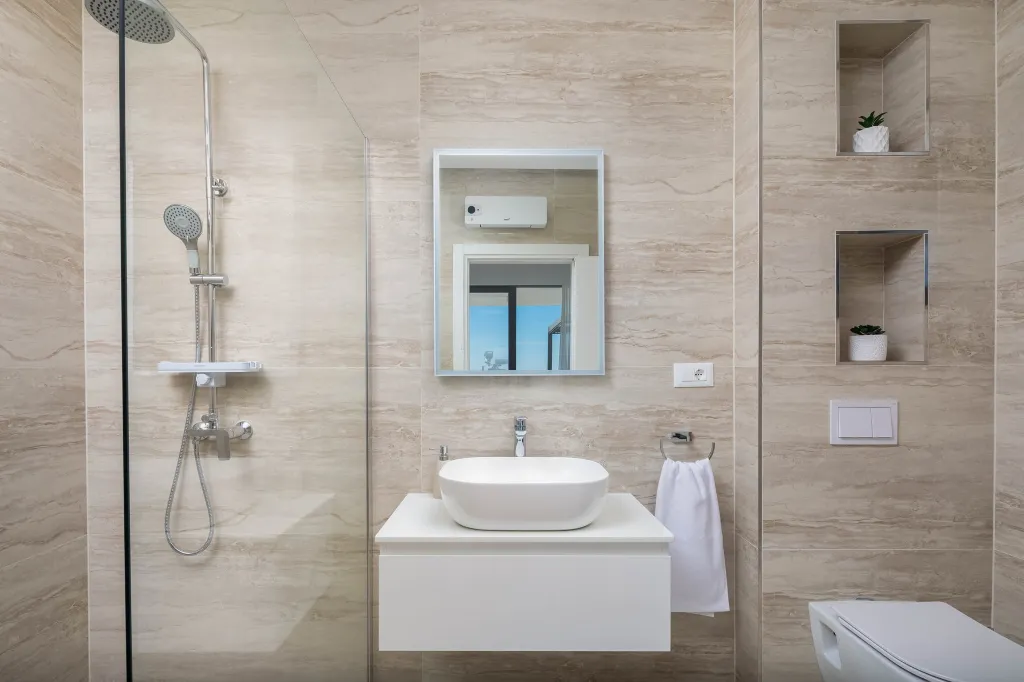 Modern 6-Bedroom Villa with Pool in Kaštel Kambelovac