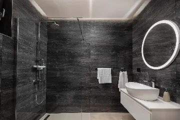 Modern 6-Bedroom Villa with Pool in Kaštel Kambelovac