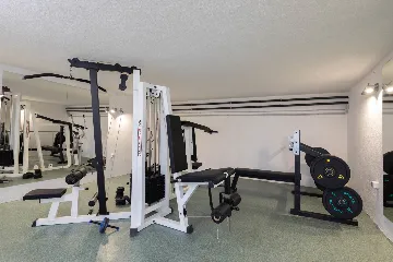 Modern 6-Bedroom Villa with Pool in Kaštel Kambelovac