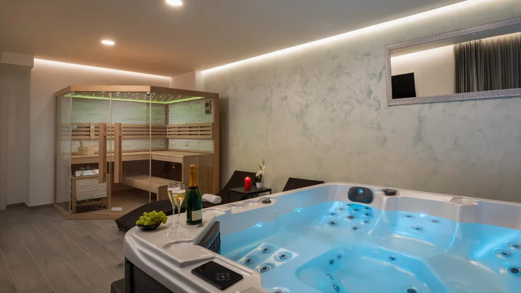 Modern 6-Bedroom Villa with Pool in Kaštel Kambelovac