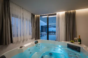 Modern 6-Bedroom Villa with Pool in Kaštel Kambelovac