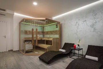 Modern 6-Bedroom Villa with Pool in Kaštel Kambelovac