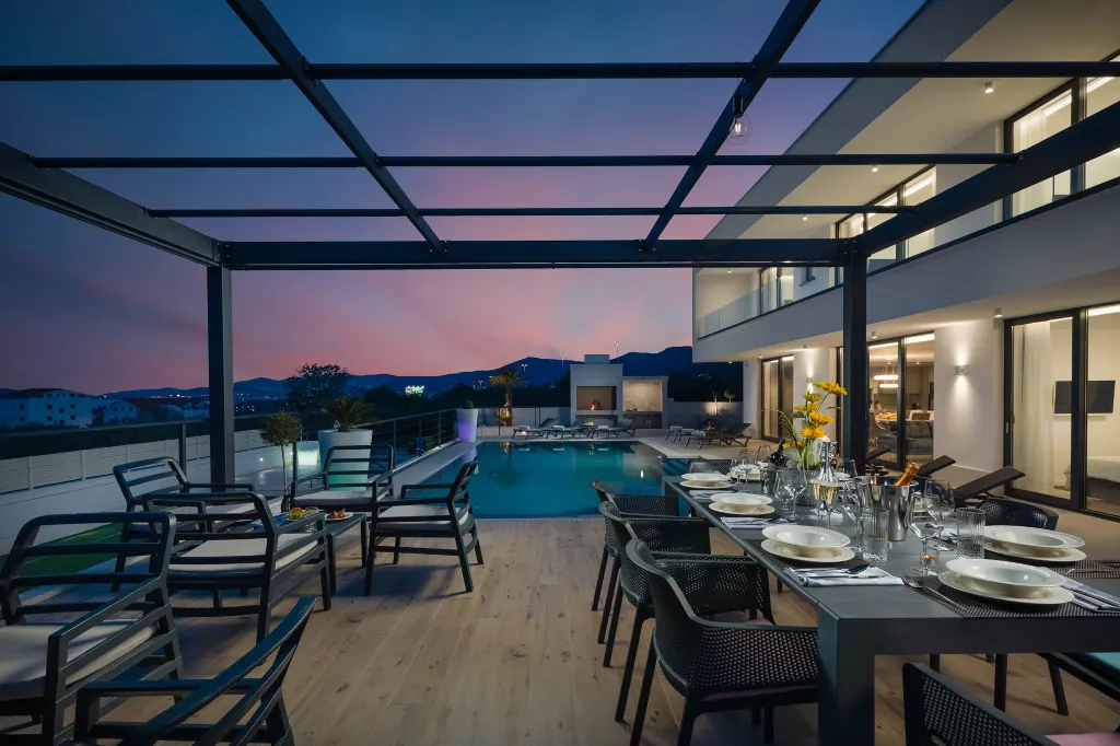 Modern 6-Bedroom Villa with Pool in Kaštel Kambelovac