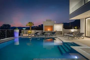 Modern 6-Bedroom Villa with Pool in Kaštel Kambelovac
