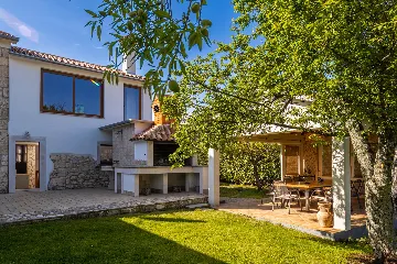 Family Villa with Pool and Garden in Labin