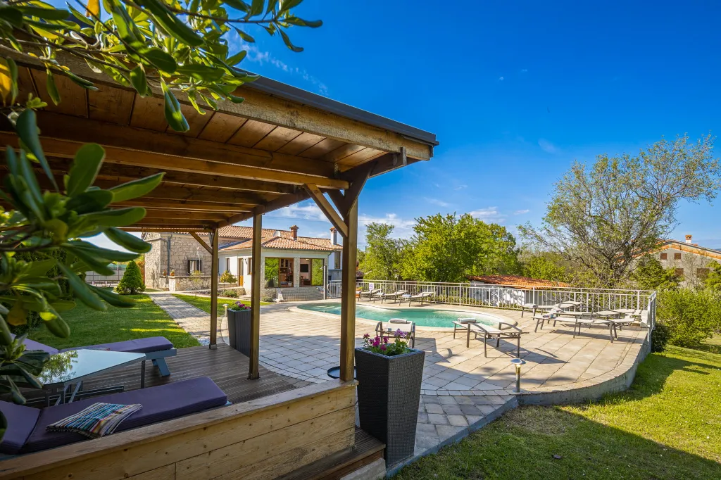 Family Villa with Pool and Garden in Labin