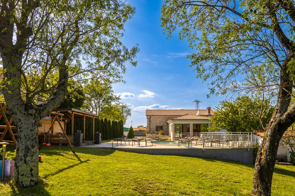 Family Villa with Pool and Garden in Labin