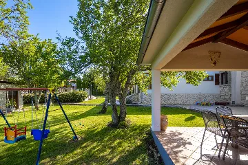 Family Villa with Pool and Garden in Labin