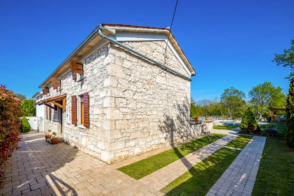 Family Villa with Pool and Garden in Labin