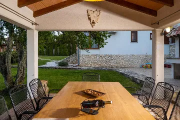 Family Villa with Pool and Garden in Labin