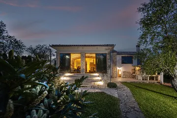 Family Villa with Pool and Garden in Labin