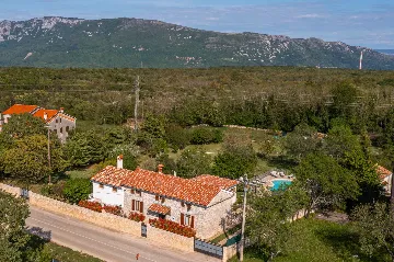 Family Villa with Pool and Garden in Labin