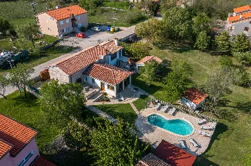 Family Villa with Pool and Garden in Labin