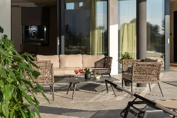 Modern Five-Bedroom Villa with Heated Pool in Pula