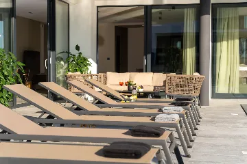 Modern Five-Bedroom Villa with Heated Pool in Pula