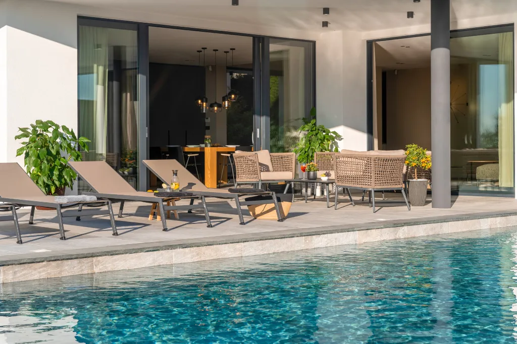 Modern Five-Bedroom Villa with Heated Pool in Pula