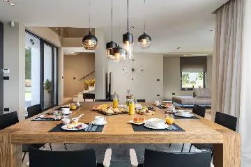 Modern Five-Bedroom Villa with Heated Pool in Pula