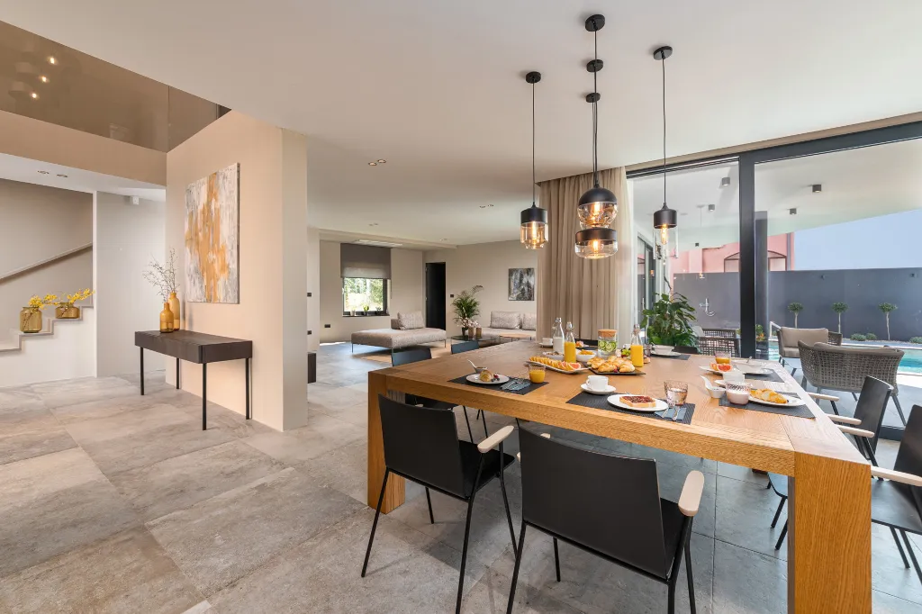 Modern Five-Bedroom Villa with Heated Pool in Pula
