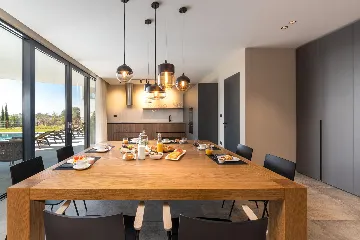 Modern Five-Bedroom Villa with Heated Pool in Pula