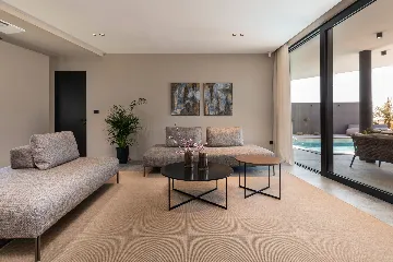 Modern Five-Bedroom Villa with Heated Pool in Pula