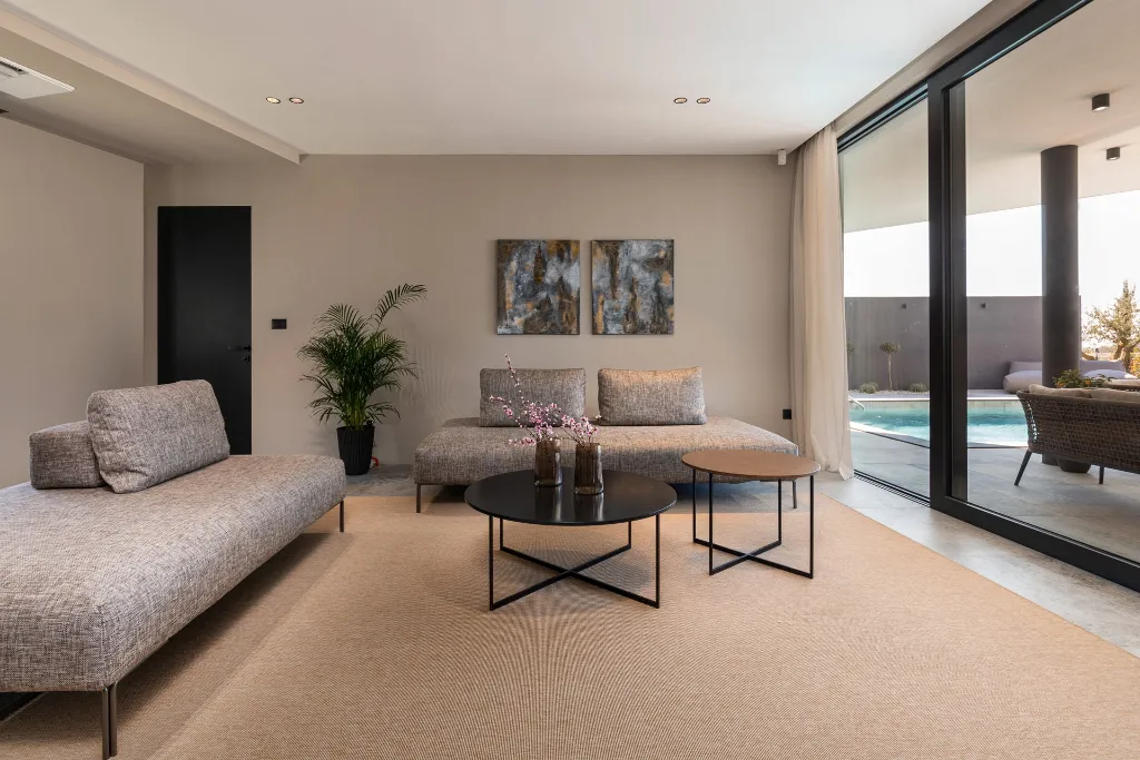 Modern Five-Bedroom Villa with Heated Pool in Pula