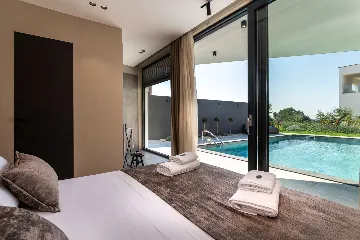 Modern Five-Bedroom Villa with Heated Pool in Pula