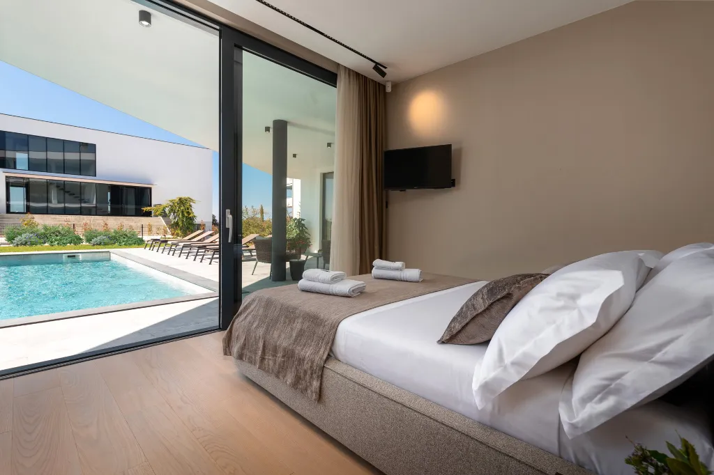 Modern Five-Bedroom Villa with Heated Pool in Pula
