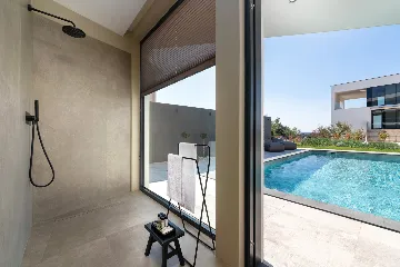 Modern Five-Bedroom Villa with Heated Pool in Pula