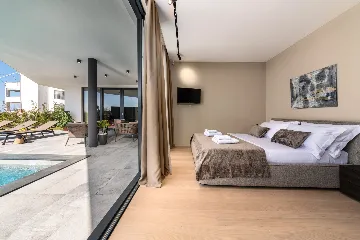 Modern Five-Bedroom Villa with Heated Pool in Pula