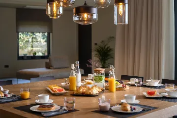 Modern Five-Bedroom Villa with Heated Pool in Pula