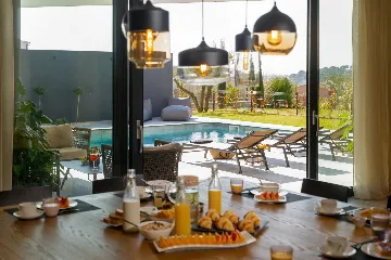 Modern Five-Bedroom Villa with Heated Pool in Pula