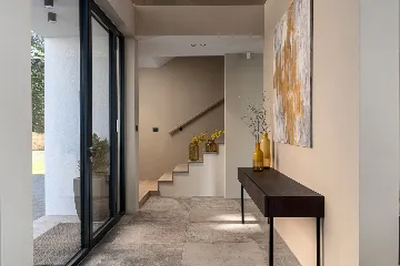 Modern Five-Bedroom Villa with Heated Pool in Pula