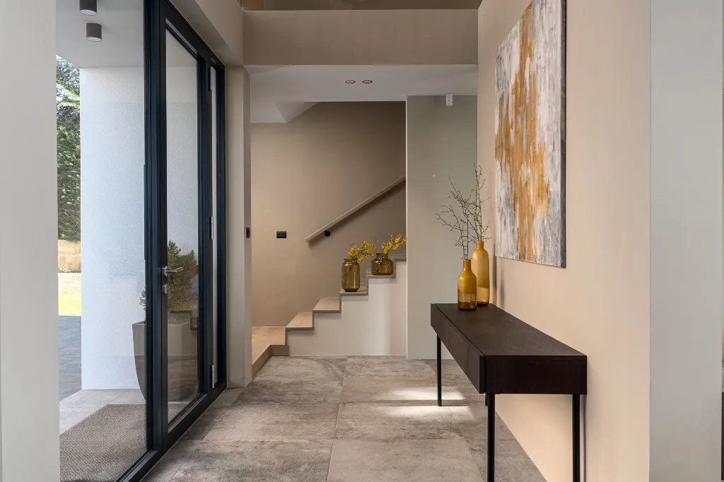 Modern Five-Bedroom Villa with Heated Pool in Pula