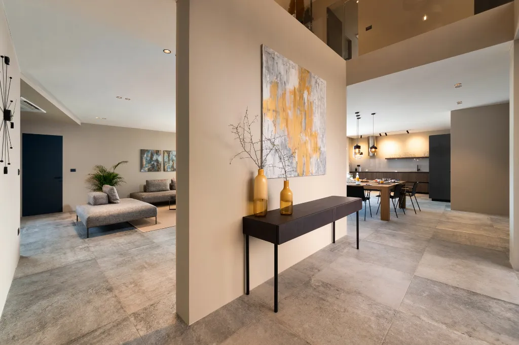 Modern Five-Bedroom Villa with Heated Pool in Pula
