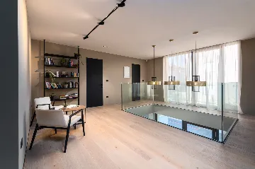 Modern Five-Bedroom Villa with Heated Pool in Pula