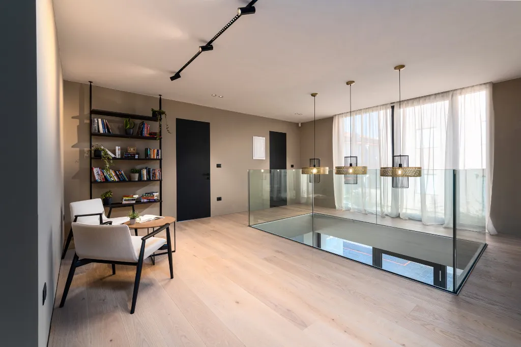 Modern Five-Bedroom Villa with Heated Pool in Pula