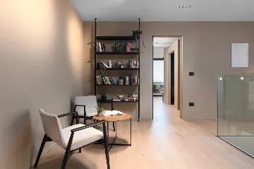 Modern Five-Bedroom Villa with Heated Pool in Pula