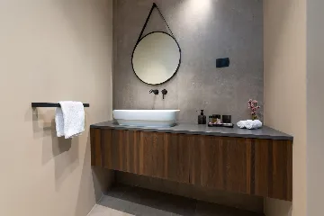 Modern Five-Bedroom Villa with Heated Pool in Pula