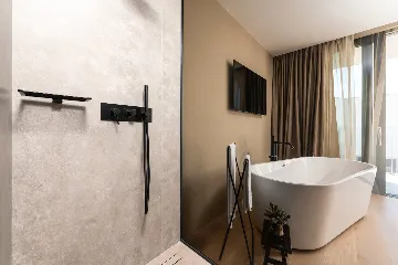 Modern Five-Bedroom Villa with Heated Pool in Pula