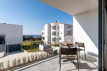 Modern Five-Bedroom Villa with Heated Pool in Pula