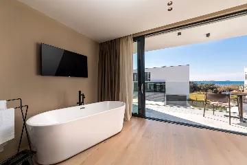 Modern Five-Bedroom Villa with Heated Pool in Pula