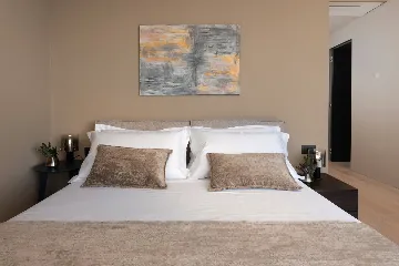 Modern Five-Bedroom Villa with Heated Pool in Pula