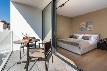 Modern Five-Bedroom Villa with Heated Pool in Pula